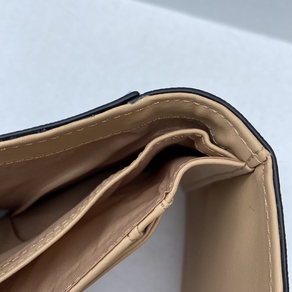 New GUESS Women’s Wallet - Picture 3 of 6